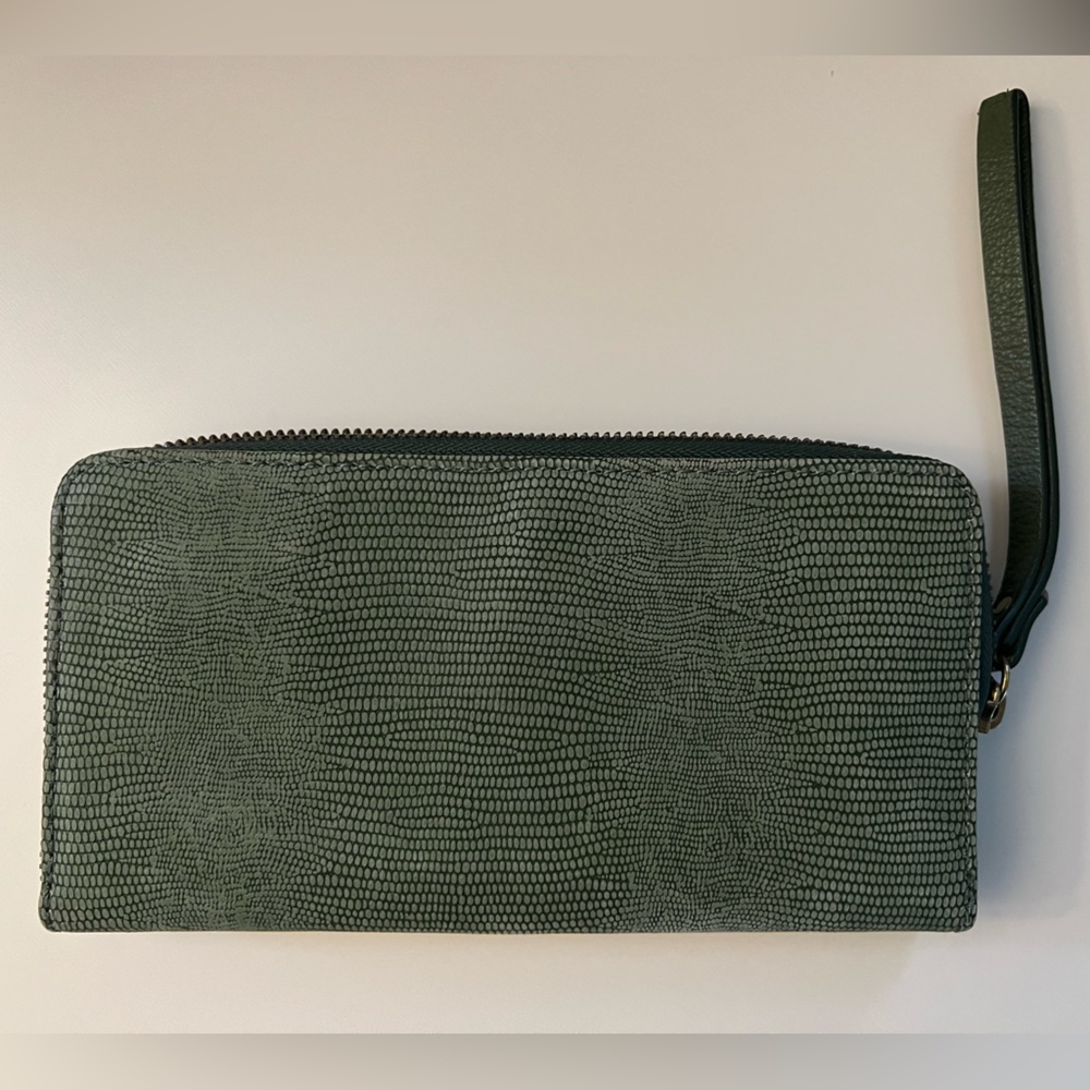 Fossil wristlet cowhide leather with snake emboss